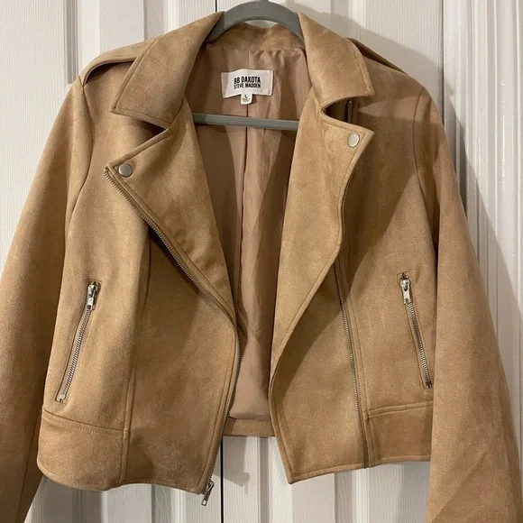 BB Dakota Tan Faux Suede Large Size Moto Jacket with Two Zippered Pockets - Picture 2 of 8